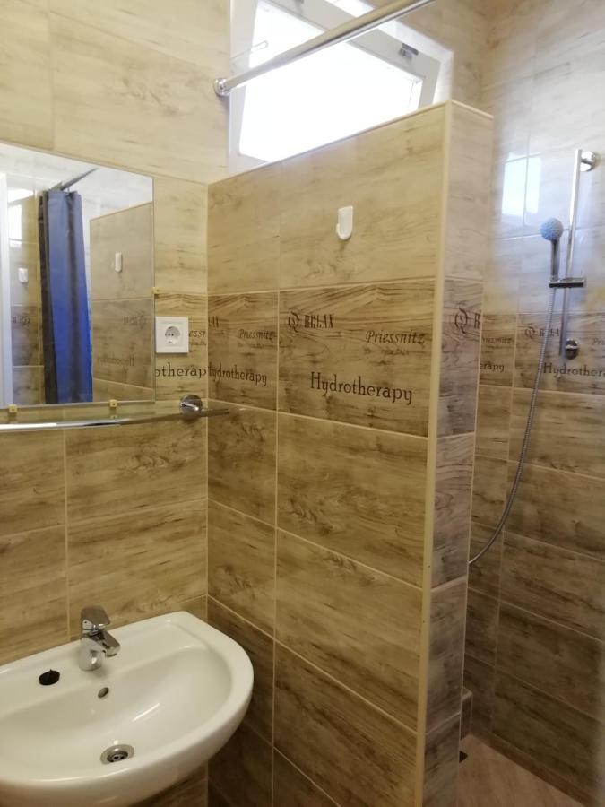 COLLINGO Belvárosi Szállás Kazincbarcika Esterno foto