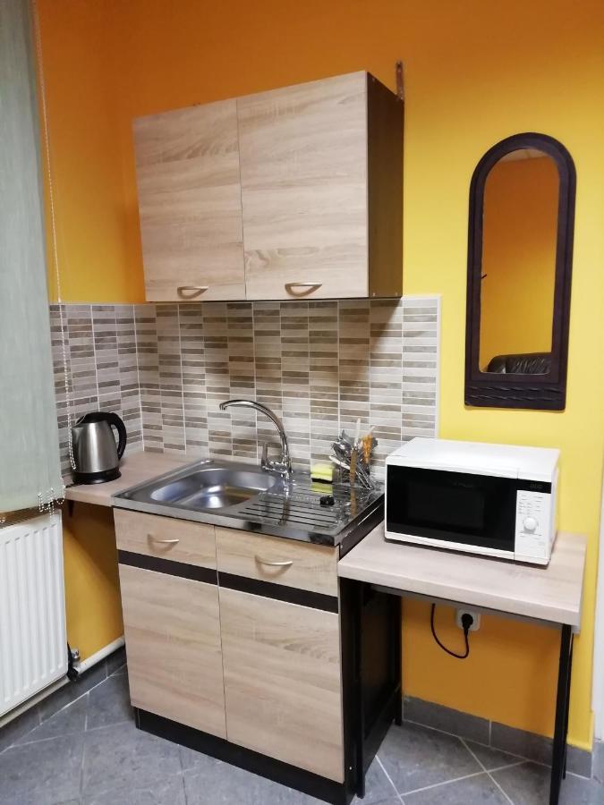 COLLINGO Belvárosi Szállás Kazincbarcika Esterno foto