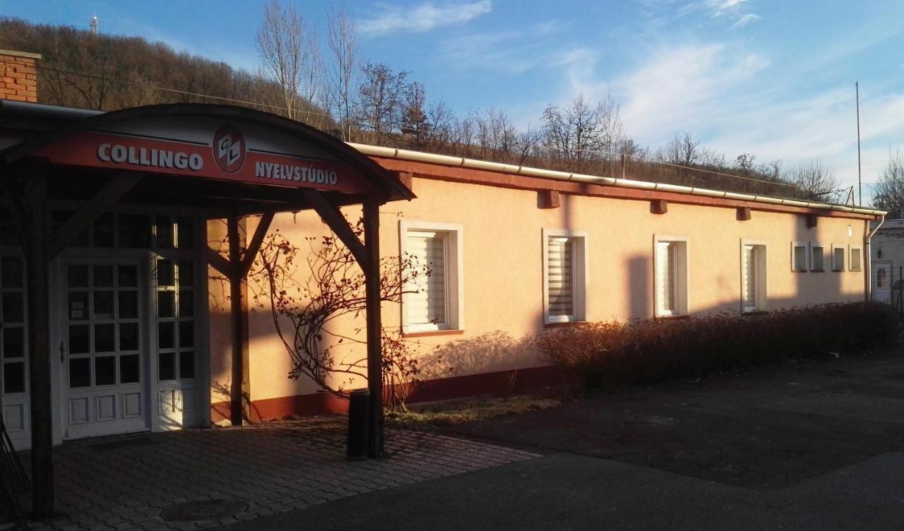 COLLINGO Belvárosi Szállás Kazincbarcika Esterno foto