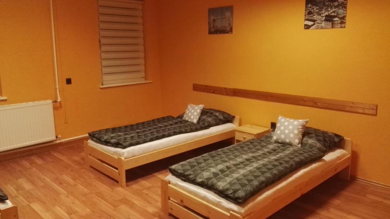 COLLINGO Belvárosi Szállás Kazincbarcika Esterno foto