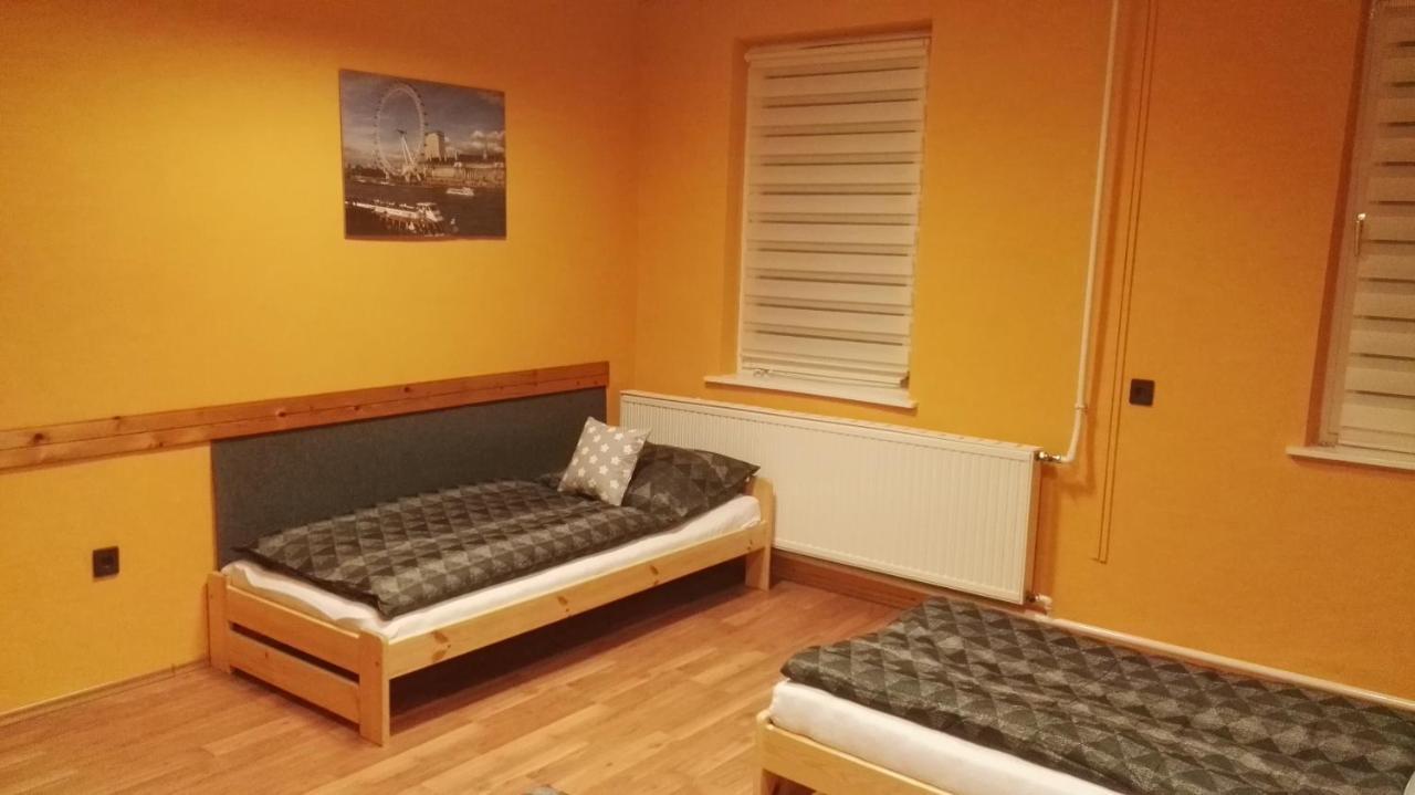 COLLINGO Belvárosi Szállás Kazincbarcika Esterno foto