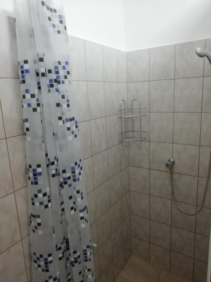 COLLINGO Belvárosi Szállás Kazincbarcika Esterno foto