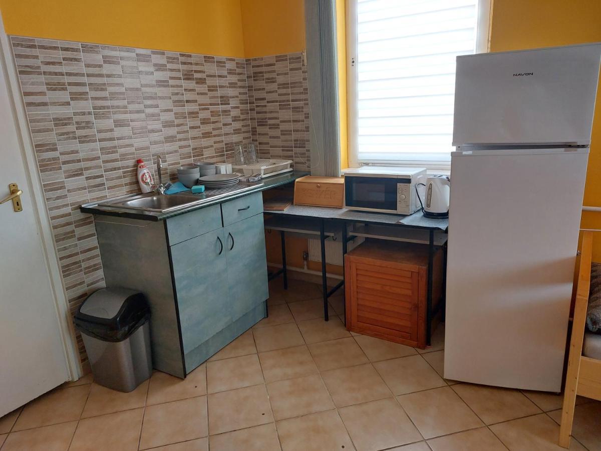 COLLINGO Belvárosi Szállás Kazincbarcika Esterno foto