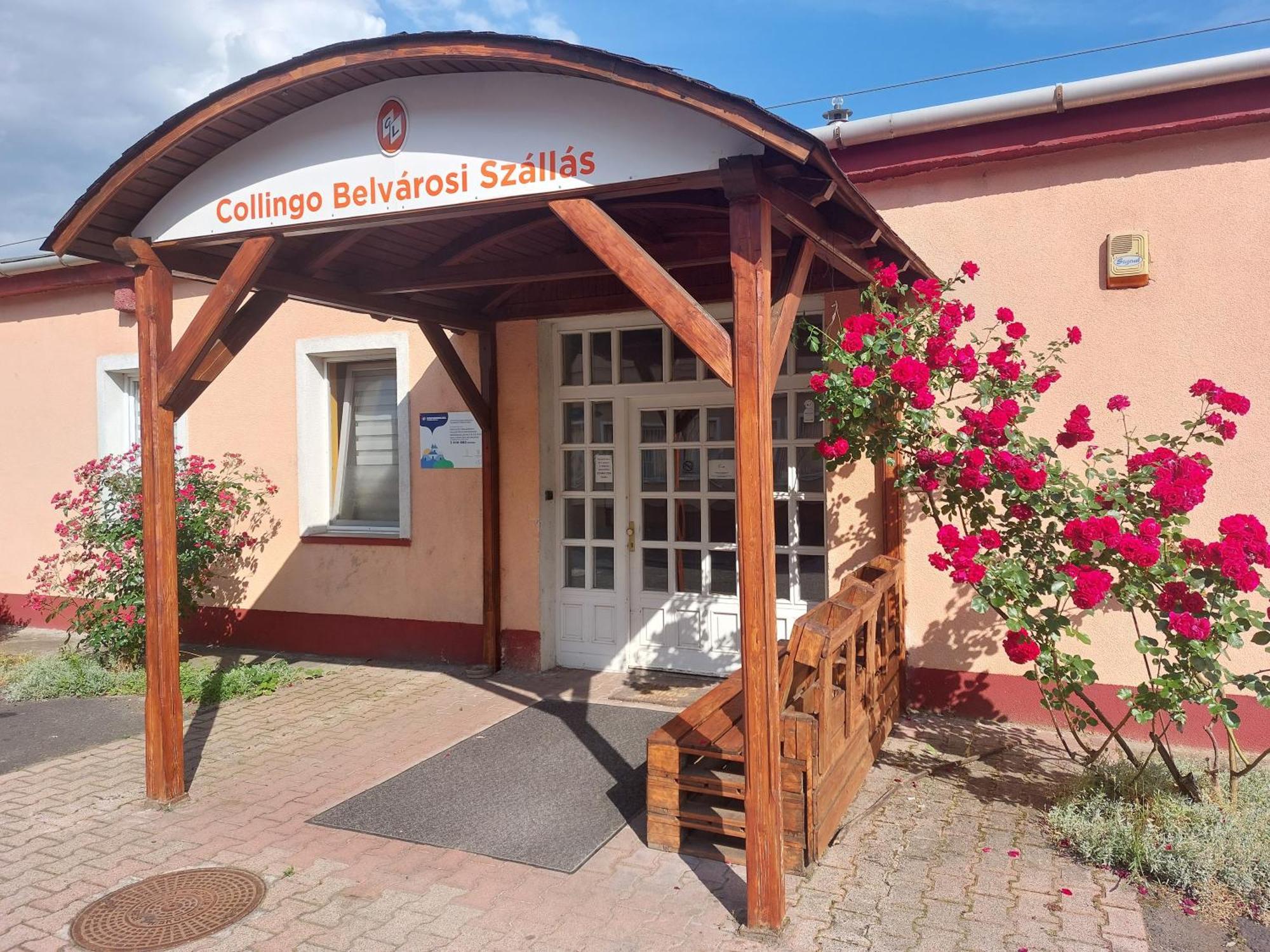 COLLINGO Belvárosi Szállás Kazincbarcika Esterno foto